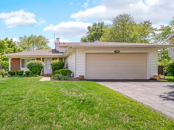 3795 Whispering Trails Dr, Hoffman Estates, IL 60192