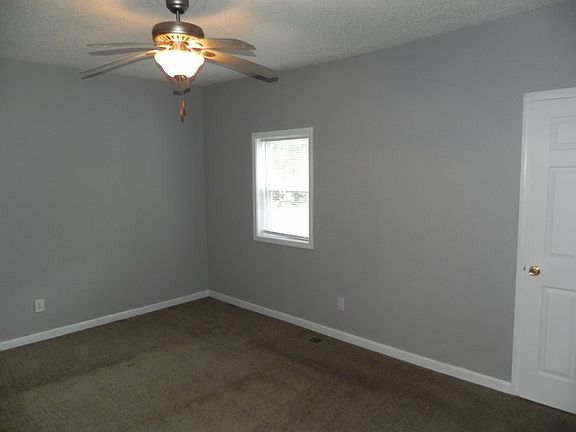 4th image of 133 E Elm St #A