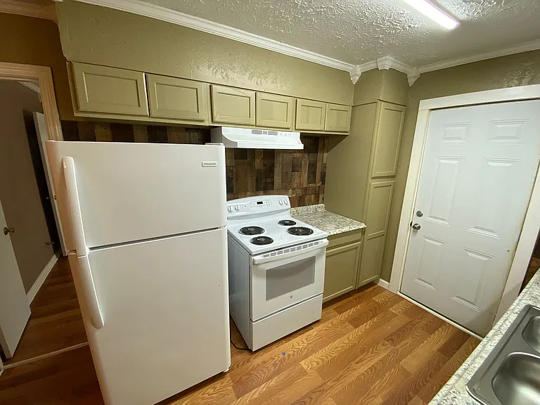 403 N Bluebonnet Dr — Photo 8