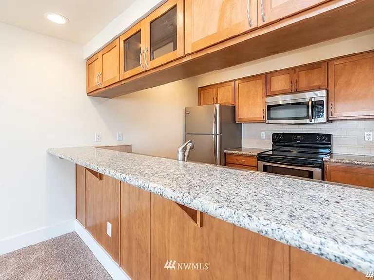 25 N Broadway #303 — Photo 10