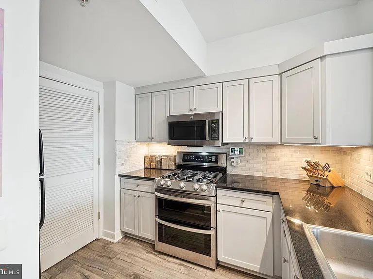 631 D St NW #1235 — Photo 7