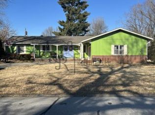 801 Twin Lakes Dr, Pittsburg, KS 66762