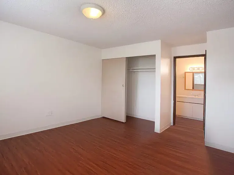 Heritage Park Apartments — Photo 10