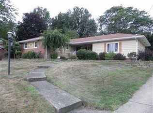 69 Robin Hood Dr, Youngstown, OH