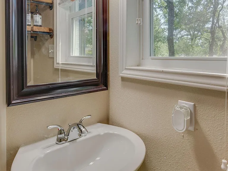 612 Vine St — Photo 23