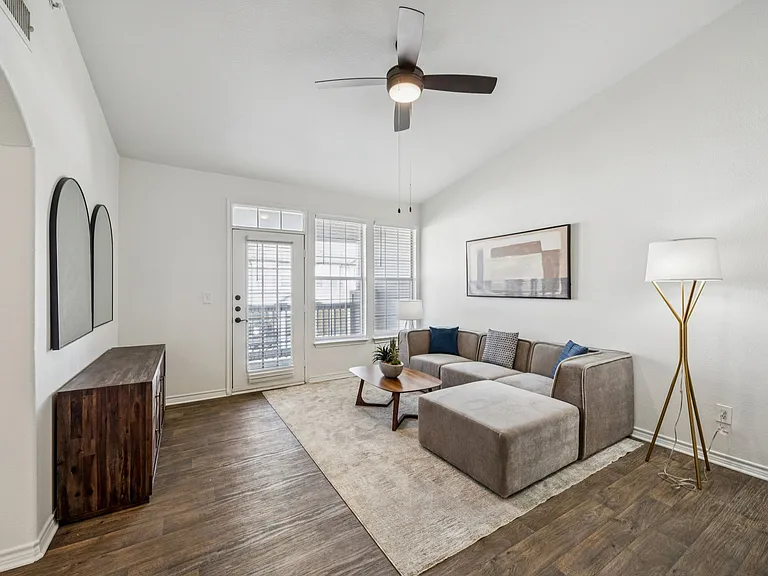 McDermott Place — Photo 6