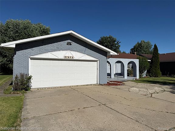 3rd image of 37625 Ryan Rd