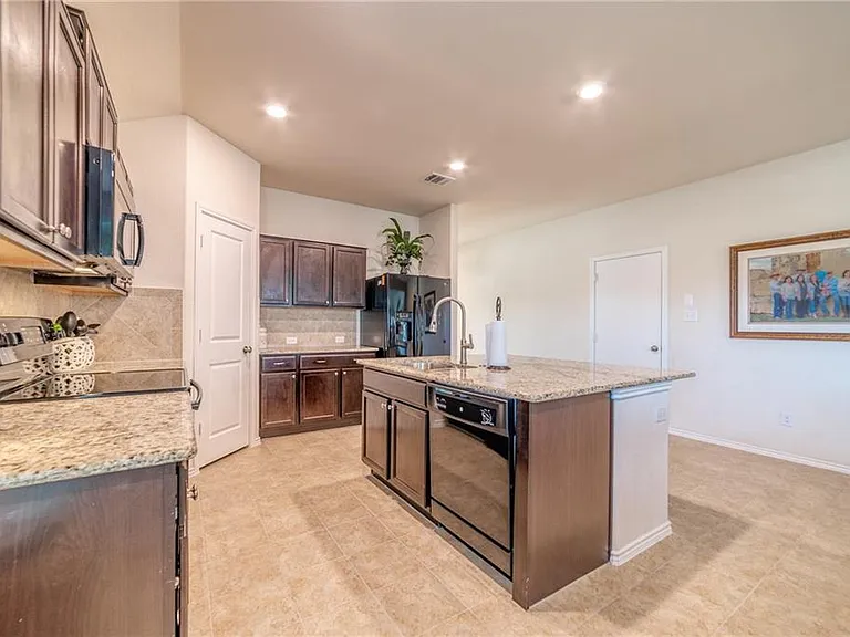 2100 Littleton Dr — Photo 8