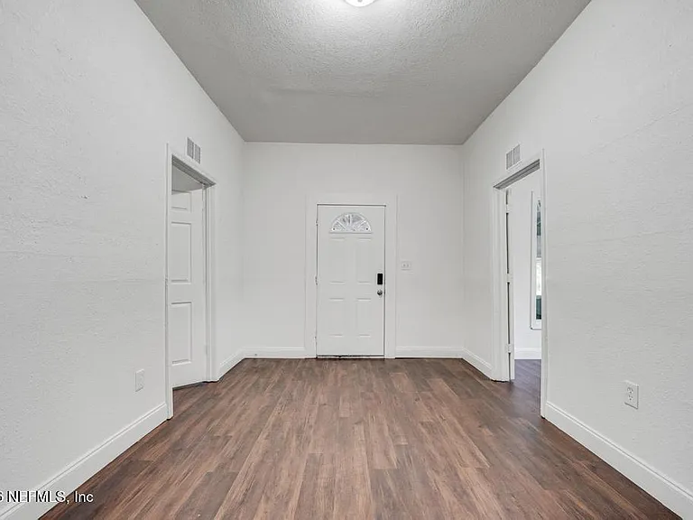 2410 McQuade St — Photo 5