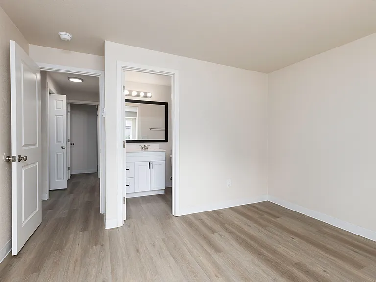 Westhampton Apartments — Photo 19