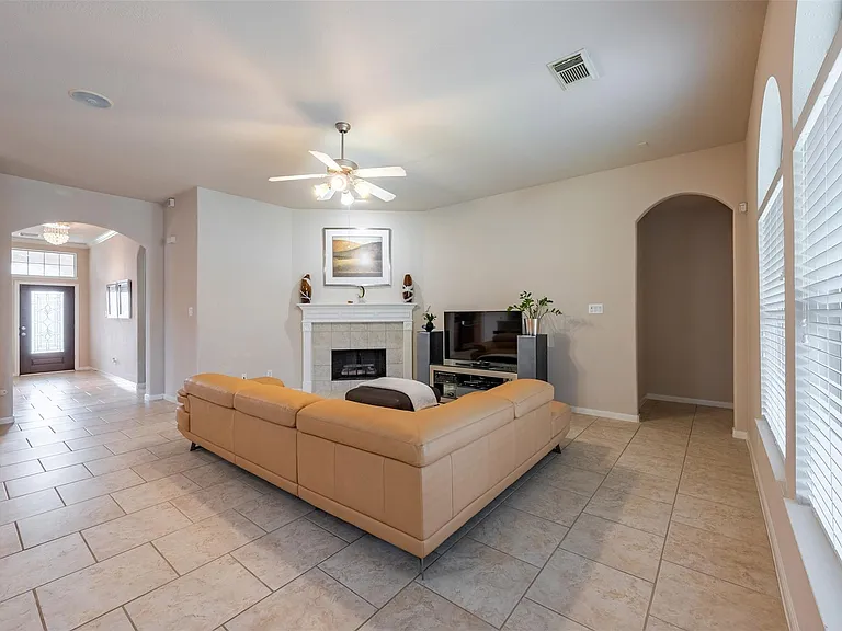 13815 Normandy Ct — Photo 7
