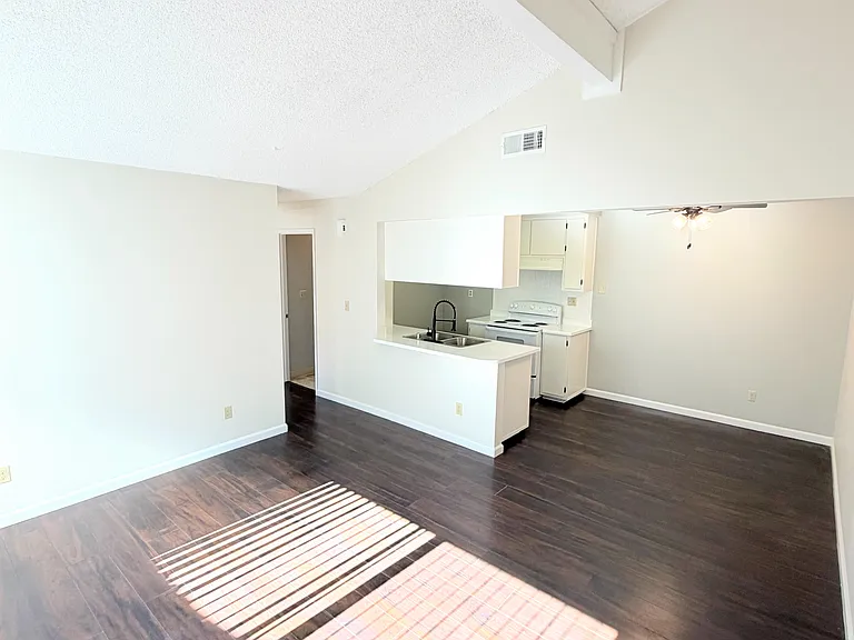 7885 Vista Ridge Dr — Photo 6