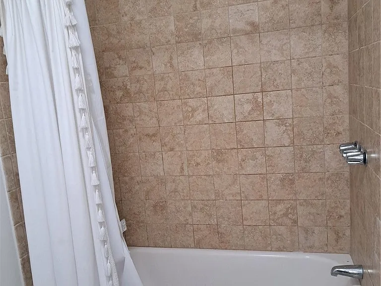 3607 Crest Dr — Photo 5