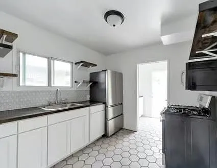 2 bed, $2,995 — Photo 3