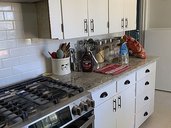 3rd image of 618 Vinnie St