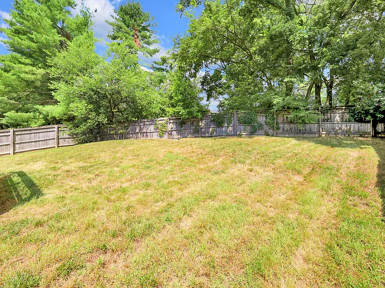 1104 Crestfield Dr — Photo 31