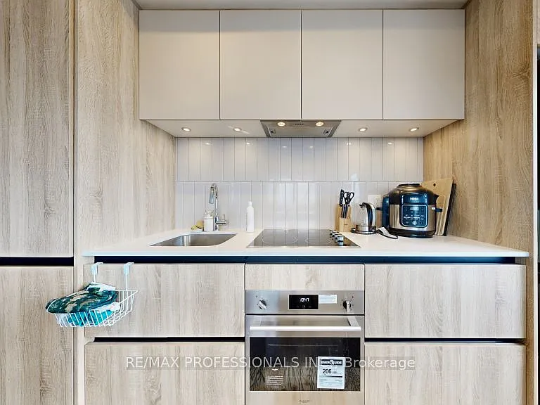 7950 Bathurst St #B2304 — Photo 18