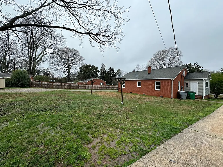 226 Owen Blvd — Photo 2