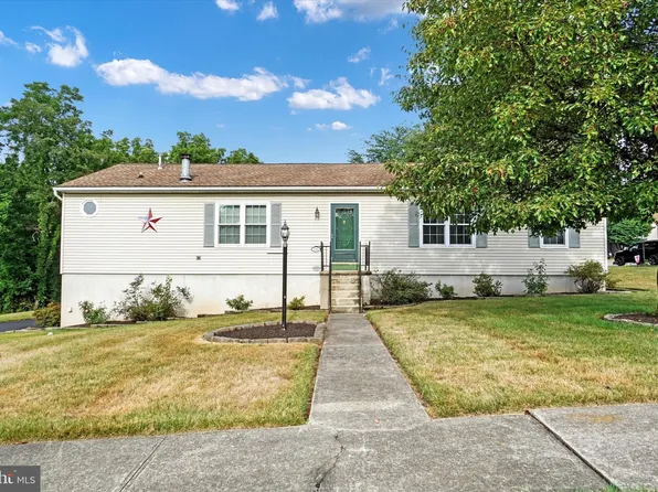 2956 Solar Dr, Dover, PA 17315