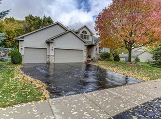 9002 Heatherton Ridge Dr, Savage, MN 55378