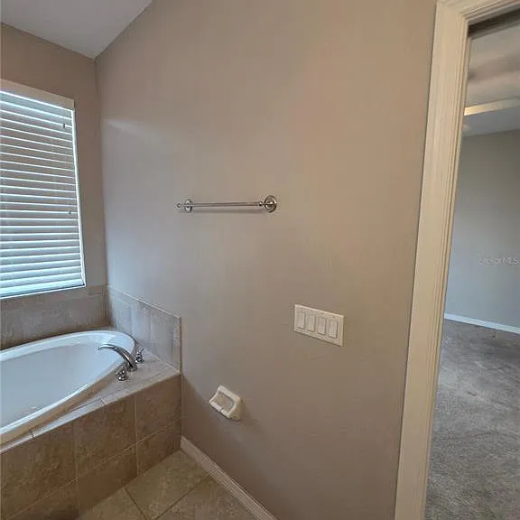 810 Callista Cay Loop — Photo 17