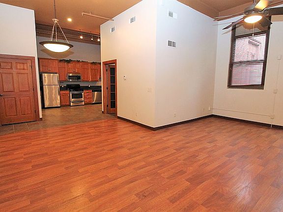 4th image of 519 Owen St Unit 11