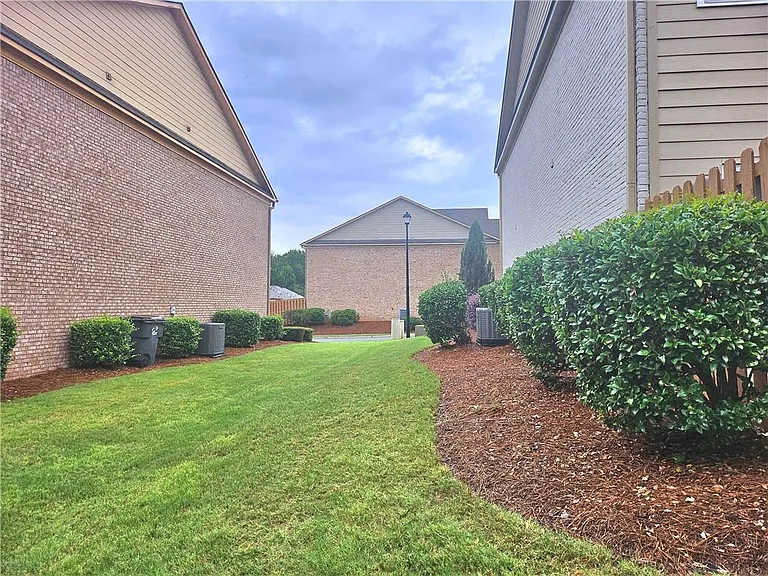 2712 Beynon Ln — Photo 24