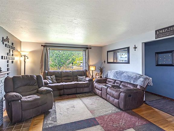3rd image of 1228 E Walton Ave