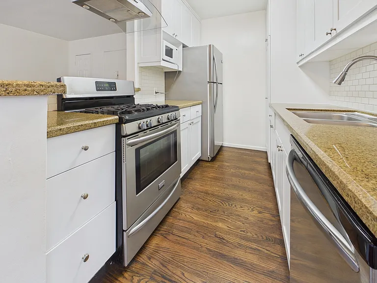 Gale Apartments — Photo 19