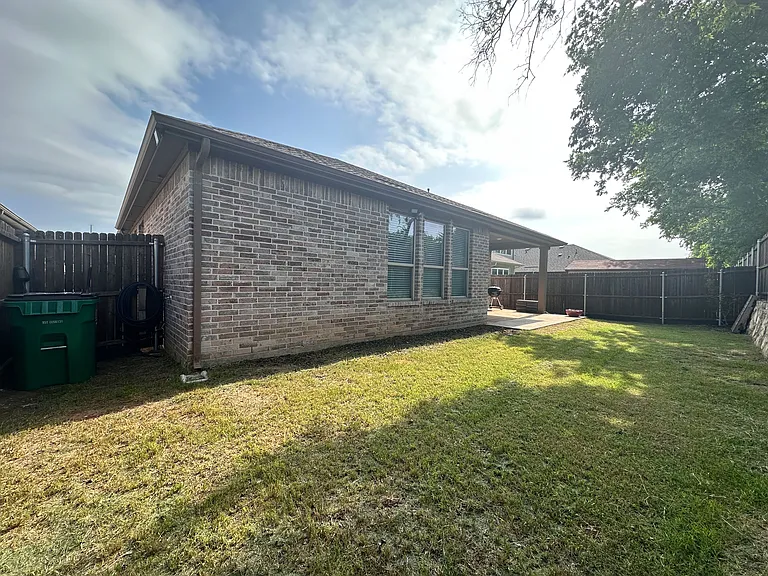 2609 Chevy Chase Dr — Photo 41