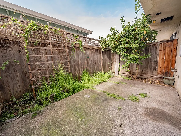 2509 Bartlett St — Photo 17