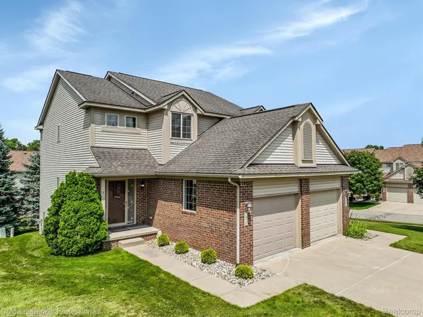 7070 Magnolia Ln, Waterford, MI 48327
