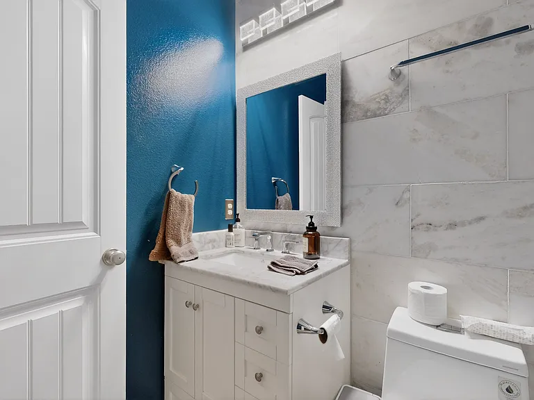 Guest Bath - Downstairs