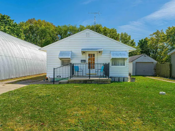 1022 N Kankakee St, Lincoln, IL 62656