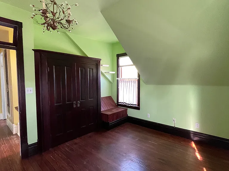 Maple Ave — Photo 1