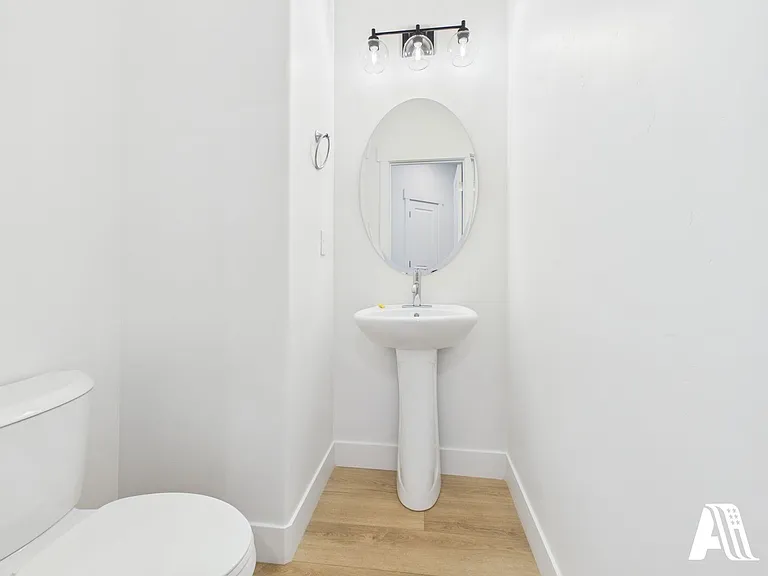 447 E 650 N — Photo 22