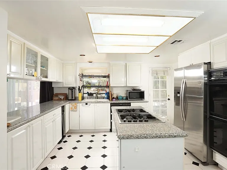 1412 N Louise St — Photo 15