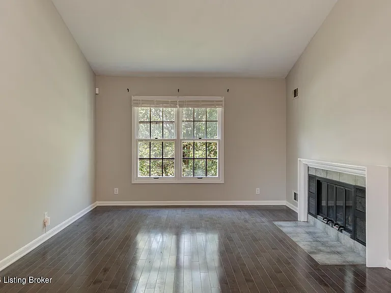10402 Timberwood Cir — Photo 7