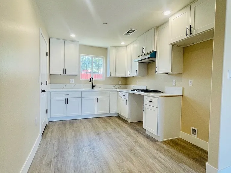 207 E 3rd St — Photo 3
