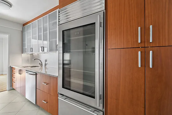 Rented by 165 E 66 Street Residential Owner LLC | media 6