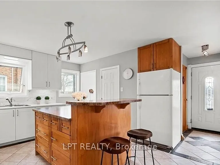 20 Gregory St — Photo 3