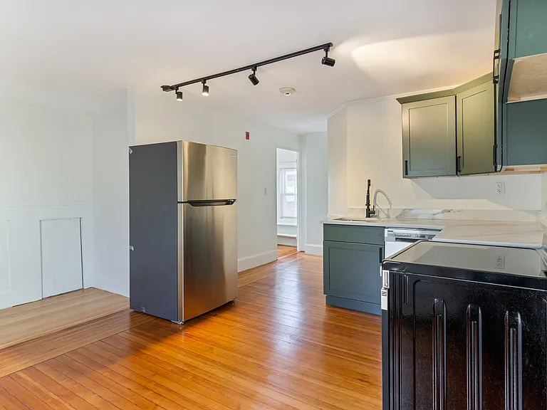 169 Waterman St #5 — Photo 2