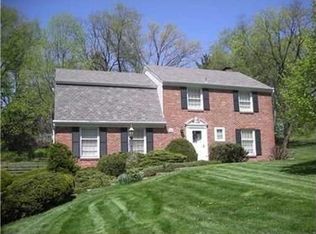 2416 Kings Ln, Pittsburgh, PA 15241