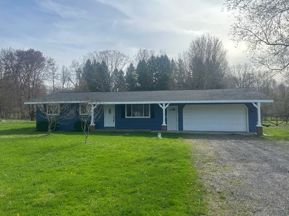 135 S Searls Rd, Webberville, MI 48892
