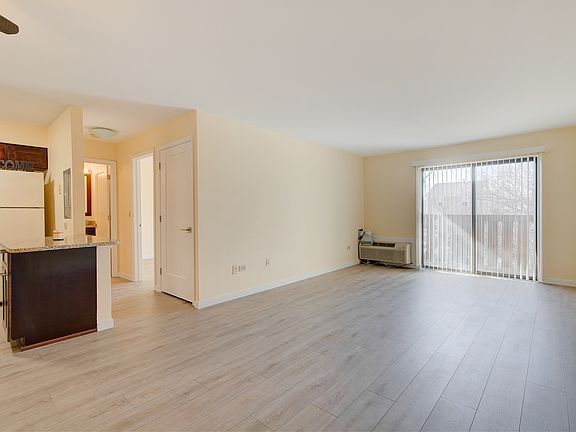 3rd image of 720 Prescott Dr APT 207