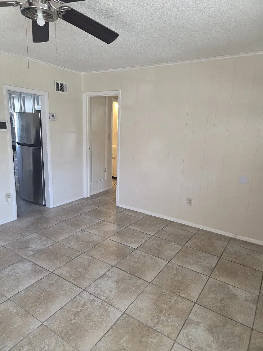 3 bed, 1282 sqft, $1,900 — Photo 4