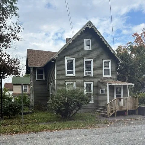 3 bed, 1200 sqft, $1,800 — Photo 3