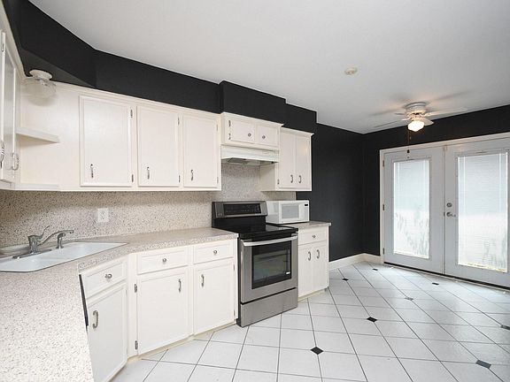 5th image of 40 River Creek Way