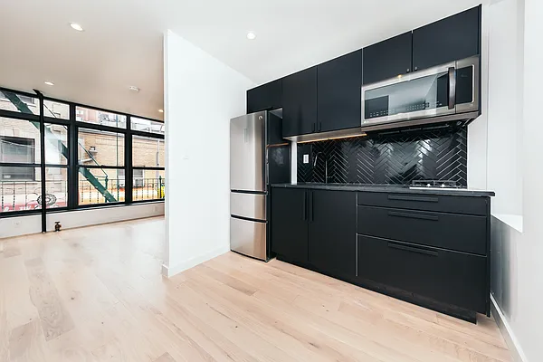 Rented by HCRE | media 6