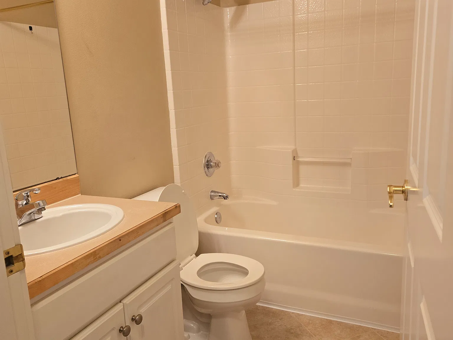 2 bed, 950 sqft, $3,000 — Photo 4